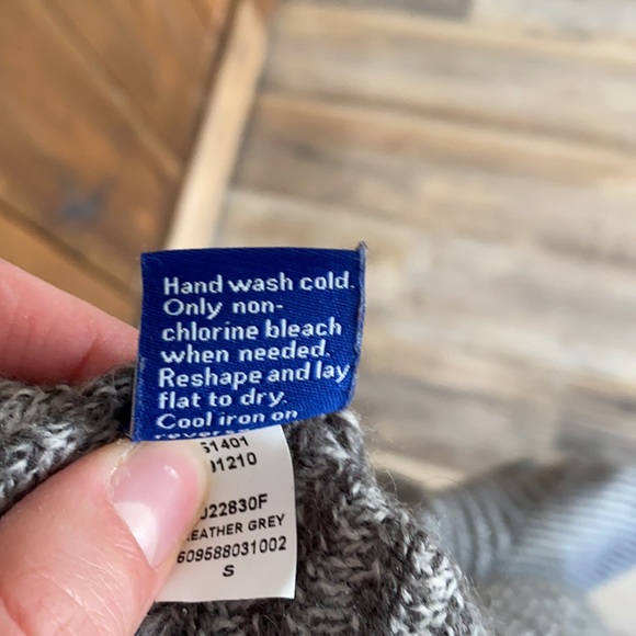 Apt 9 Women’s sweater - Picture 7 of 7